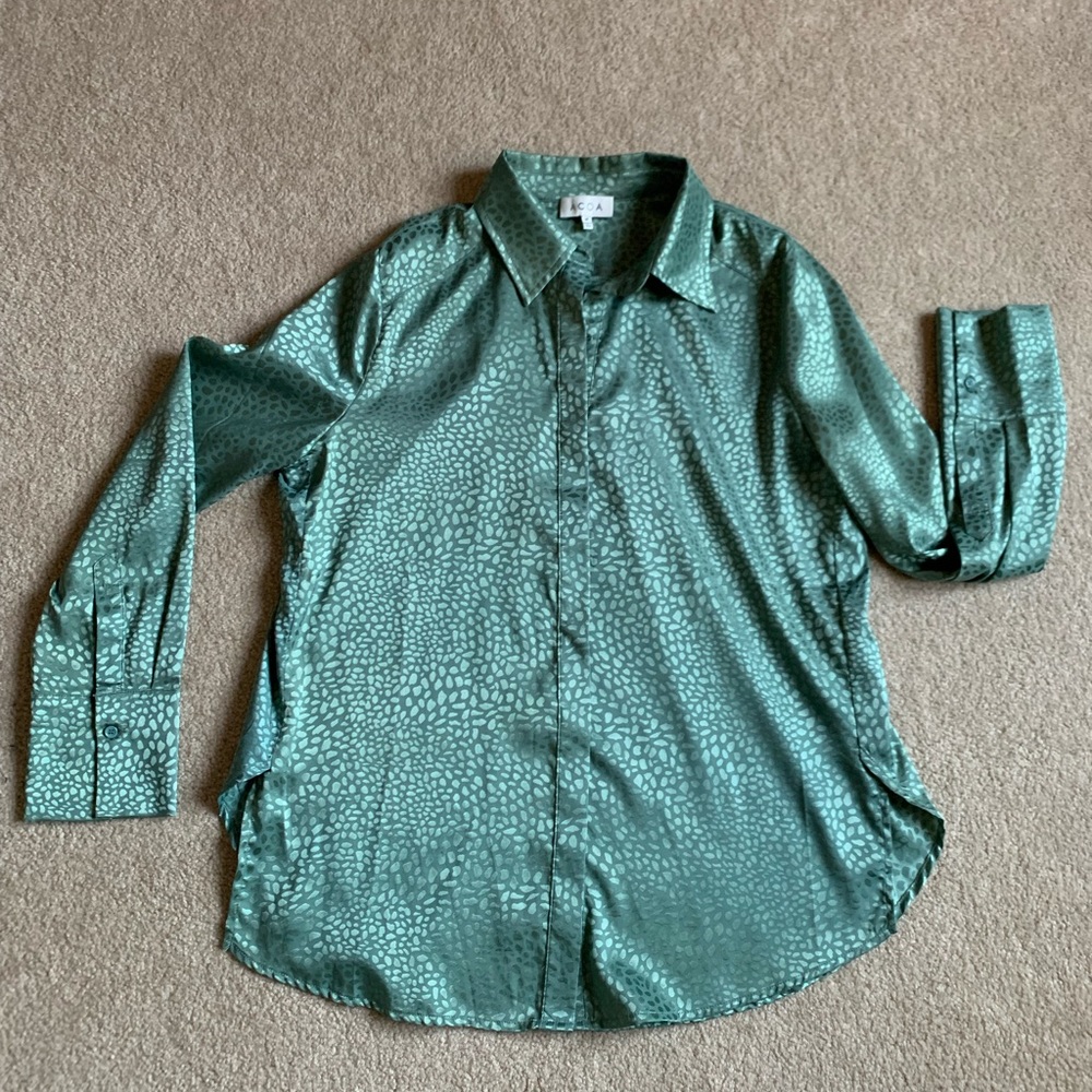 Women’s Button-up Shirt